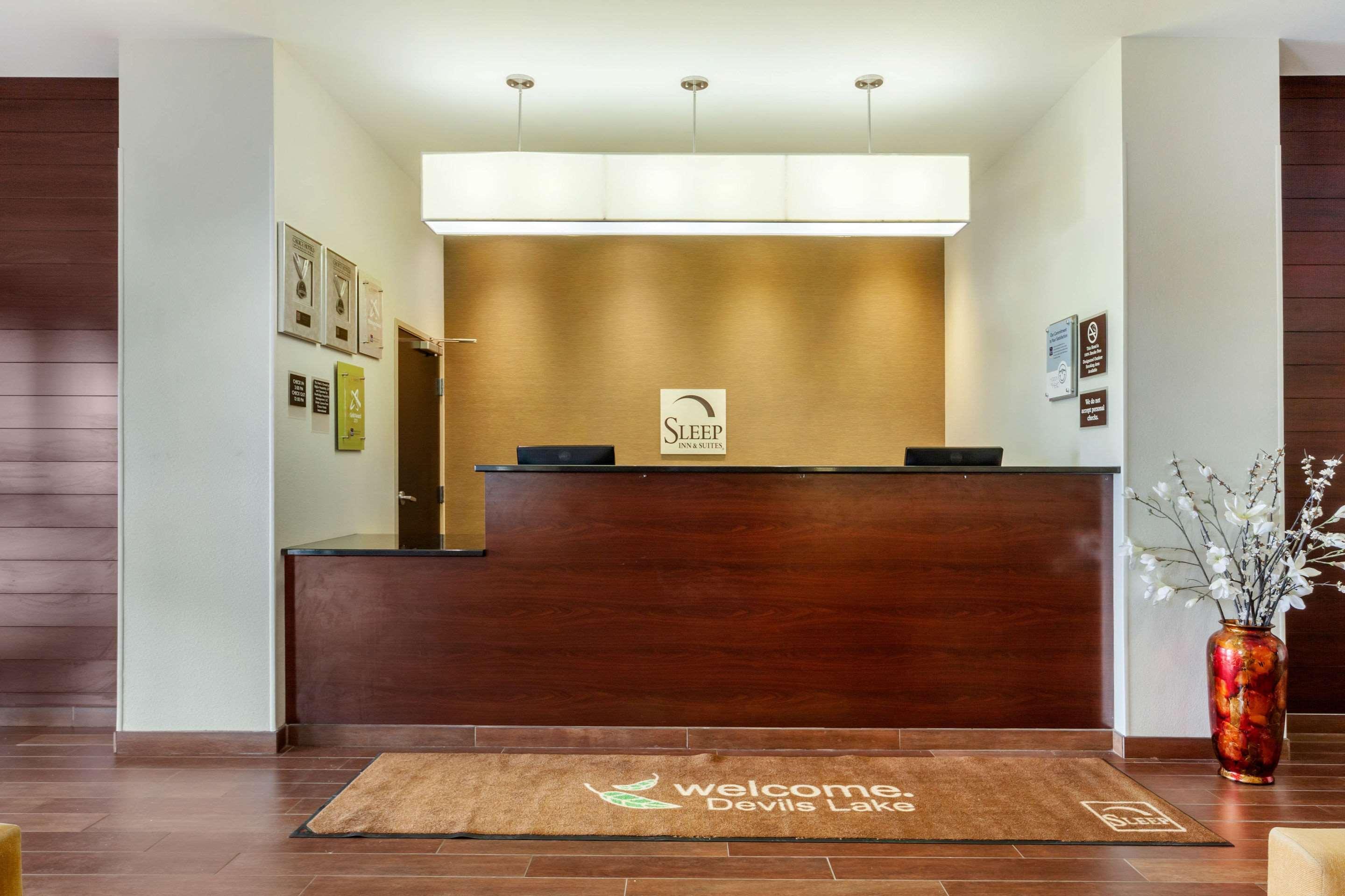 Sleep Inn & Suites Девілс-Лейк Екстер'єр фото